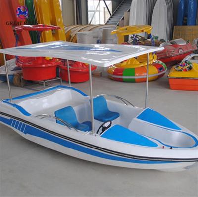 China Rides 4-5 Seats Luxury Funfair Equipment Electric Water Play Boat For Sale for sale