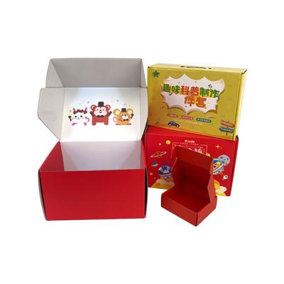 China Recycled Materials Customized Printing Corrugated Packaging Paper Box For Clothing for sale