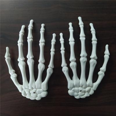 China Halloween parties Halloween decorations Skeleton hand props plastic prosthetic hand bones Haunted house accessories Vampire party for sale