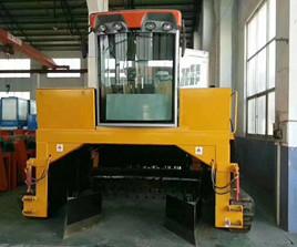 China Organic Fertilizer Compost Windrow Turner Machine 236HP For Animal Waste for sale