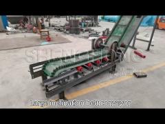 Large inclination belt conveyor