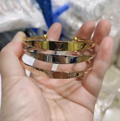 China /Sporty Casual Gold Plated Silver Rose Gold Stainless Steel Bracelet For Men And Women With High Quality for sale