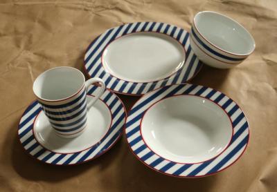 China superwhite porcelain/ceramic  19pcs dinnerware set with colour box /round dinner set for sale