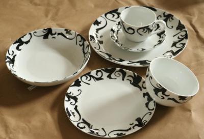 China superwhite porcelain/ceramic  18pcs dinnerware set with colour box /round dinner set for sale