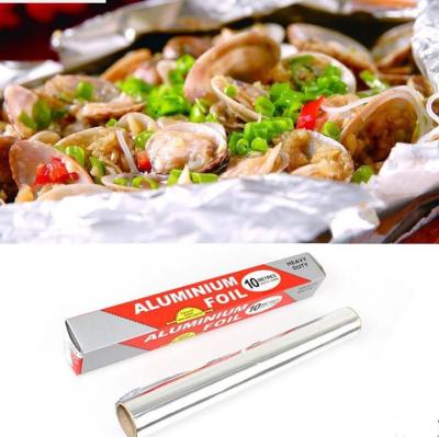 China Kitchen use best household aluminum foil / tin foil to foil silver paper for sale