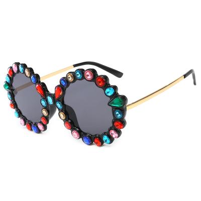 China Fashion Diamond Sunglasses Flower Sunglasses 2018 new fashion sunglasses for sale