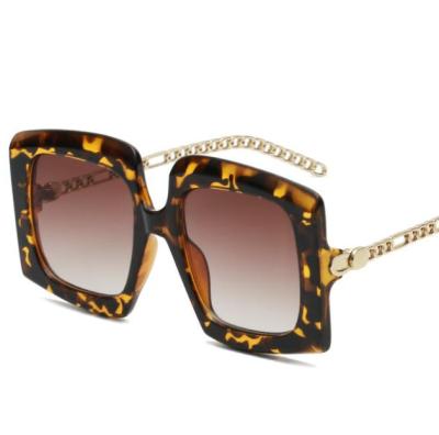 China Fashion Sunglasses Qmoon Leopard PC Frame Chain Arm Big Size Oversized Women Square Sunglasses Large for sale