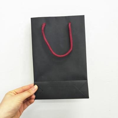 China Recyclable Custom Fashion Gift Kraft Paper Bag Eco - Friendly Black Paper Bags With Your Own Logo for sale