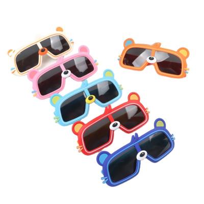 China 2022 New Fashion Cartoon Sunglasses Children's Silicone Soft Eyeglasses Square Anti-UV Polarized Cute Bear Eyeglasses For Kids Sun Glasses for sale