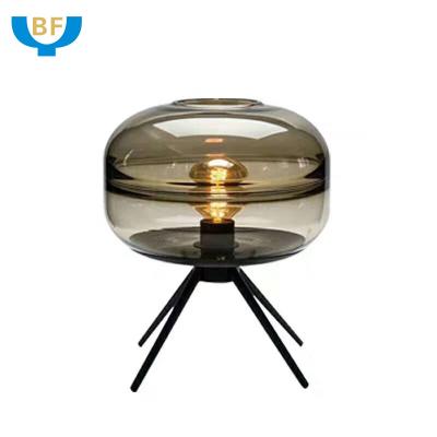 China Modern High Quality Living Room Decorate Modern Glass Desk Lamp Table Light for sale