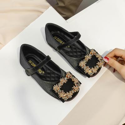 China Fashion Comfortable Casual Crystal Bowknot Shoes YK2581A Chunky Buckskin Flat Shoes for sale