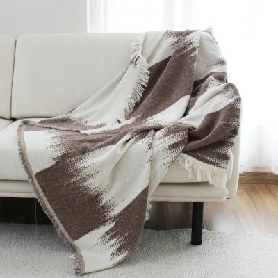 China New Jacquard Design Comfortable Thin Blanket For Summer Home Decorative Blanket Throws for sale