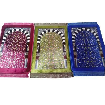 China Good Quality Muslim Non Slip Factory Price Printed Embossed Raschel Prayer Mat With Fringes For Home Praying Using for sale