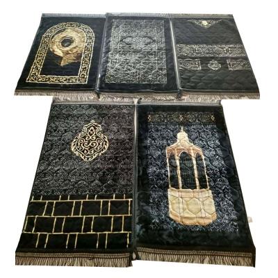 China Factory Non Slip Supplier For Quality Quilted Turkish Printed Black Prayer Rug With Non Slip White Backside For Kids for sale