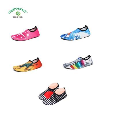 China Fashion Trend GANXING Kids Adult Light Weight Quick Dry Beach Color Easy Water Shoes Shocks Anti Skid Diving Summer Acuaticos Aqua Shoes for sale