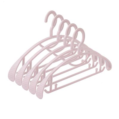 China Eco-Friendly Clothes Hanger Simple Design Solid Color Plastic Wide Shoulder Hangers Spot Wholesale Boutique Hanger Stand Rack Display for sale