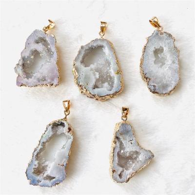 China Wholesale Natural Crystal Gemstone Jewelry Gold Plated Agate Geode Slice Pendant Gift From China for sale