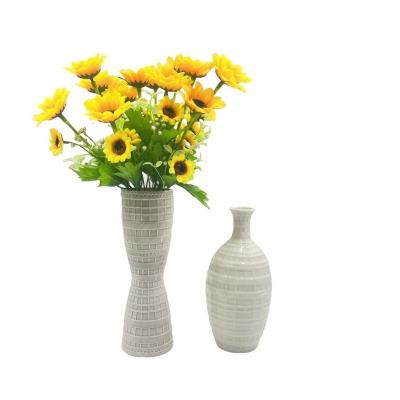 China 100% Handmade Nordic Modern White Porcelain Home Decor Flower Vase Pretty Size Ceramic Vase Hotel Room Decorations for sale