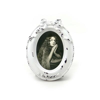 China White Retro Old Resin Oval Photo Frame Art Deco 3.5inch Arc Picture Frame Desk Ornament for sale