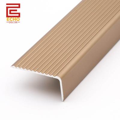 China Aluminium-Vinyl-Treppen-Nasen-Trim-Profile Schlupffreiheit Treppenlaufbein-Trim-Formen zu verkaufen