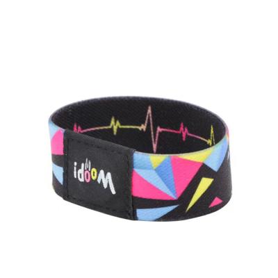 China Customized cheap rfid fabric/nylon fabric ribbon polyester wristband wristband/wristband/adjustable fabric fabric wristbands for sale