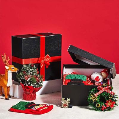 China Luxury Recycled Materials 8 x 8 x 4 Inch Present Elegant Christmas Gift Black Rigid Packaging Paper Box With Lid Bulk for sale