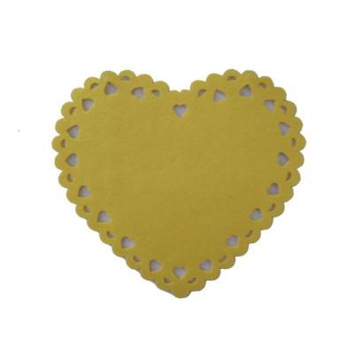 China Laser cut 2021 new arrival valentine felt die cut heart decoration place mat for sale