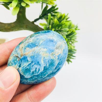 China Wholesale Europe Natural Quartz Crystal Smooth Polished Oval Gem Blue Apatite Palm Stone For Healing for sale