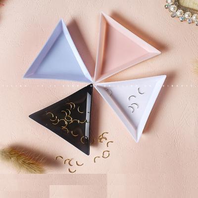 China Plastic Jewelry Box Crystal Nail Sticker Tool Rhinestone Tray For Nail Art Eco-friendly Wholesale Triangular White Trays Of Round for sale