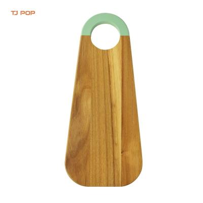 China Disposable Hot Wood Tray Board Charcuterie Platter Acacia Sale and Meat Serving Board with Holes Cutting Block Cutting Board for sale