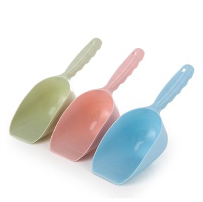 China Automatic Ready Running Plastic Dog Cat Pet Plastic Food Scoop Shovel With Long Comfortable Handle for sale