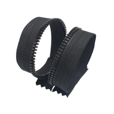 China Durable Plastic Zipper 5# Corn Teeth Matt Black Slider for sale