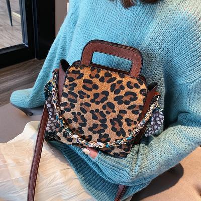 China New fashion autumn winter chain shoulder bag leopard print horse hair large capacity crooked bucket large for sale