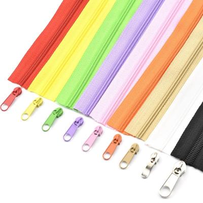 China Viable Competitive Price High Quality Customized Nylon 3# 5# 8# 10# Zipper For Beddings Cushion Pillow Plugged Long Chain Zipper for sale