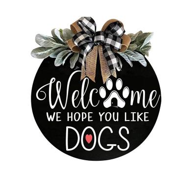 China Europe Paw Prints We Hope You Like The Dogs Housewarming Log Farm Round Sign Wooden Door Hanging Ornament for sale