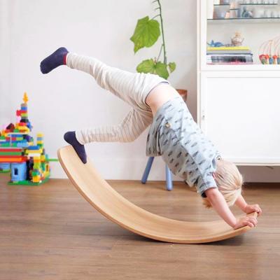 China Eco-friendly High Quality Wooden Curved Shimmy Balance Board Kids Fitness Training Balance Board for sale