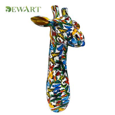 China Custom Modern Animal Head Figurines Resin Ornaments Decoration Europe Wall Decor Hanging Giraffe Home Sculpture for sale