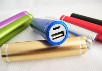 China Lippenstift-Telefon-Ladegerät 2600mah der hohen Leistung tragbares mit LED-Indikator zu verkaufen