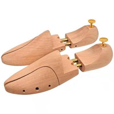 China Preserving Shoe Shape Natural Size 100% USA Red Cedar Wood Shoe Tree For Men Double Tube Shoe Trees for sale