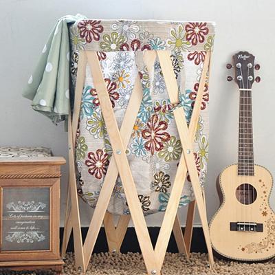 China Large Tropical Hot Sale Foldable Canvas Bag Pure Cotton Thickened Laundry Hamper with Wooden Rack for Bedroom Bathroom Home for sale