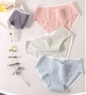 China Wholesale High Quality New Style Women's Breathable Panties Triangle Cotton Mid Waist Girl's Breathable Panties Seamless Crotch Cotton for sale