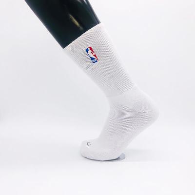 China Breathable Calf Mid Length Elite Basketball Sports Socks Thick Embroidery Custom for sale