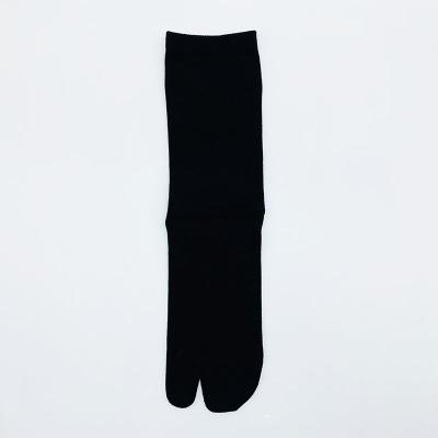 China QUICK DRY custom design crew length combed cotton unisex solid black distinct toe socks for sale