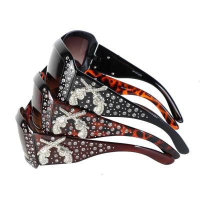 China Rhinestones Inlay 2019 Western Rhinestone Sunglasses Cowgirl Bling Metal Gun Conchos Sunglasses Wholesale for sale