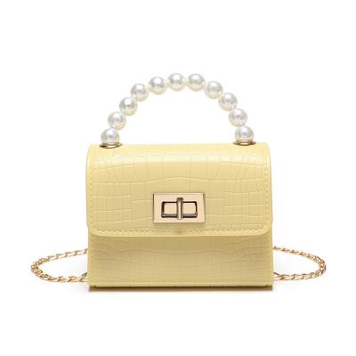 China 2021 fashion beautiful new fashion mini spring bag ins cross-body chain handbag female pearl handbag for girls freeze cross - body bag for sale