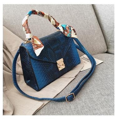 China 2021 Korean Fashion Small Bag Color Snake Pattern Handbag Shoulder Messenger Bag Women Handbag Square Messenger Bag for sale