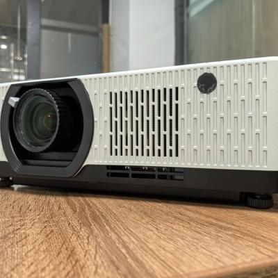 China WUXGA 8200 Lumen 3LCD Proyector láser 3lcd Proyector doméstico para uso al aire libre en venta