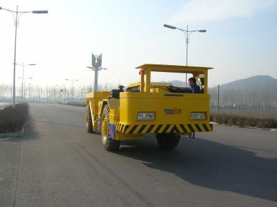 中国 実用的な車鉱山機械類 10 の立方メートルを採鉱するディーゼル機関の控えめなダンプ 販売のため