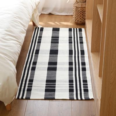 China Washable Hot Selling Small Outdoor Rug Buffalo Cotton Woven Black And White Cotton Woven Patio Mat Home Kitchen Laundry Room Decor for sale