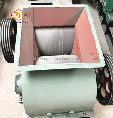 China Variety Materials Small Double Lowest Price Roller Crusher Step Crusher Roller Crushing Machine With High Quality for sale